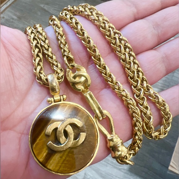 CHANEL Jewelry - Rare🦄🦄Chanel tiger eye stone & 24k gold plated hardware thick long Necklace